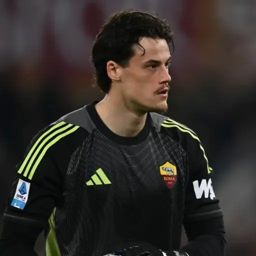 Roma, Svilar in dubbio contro il Como: Gollini pronto a sostituirlo
